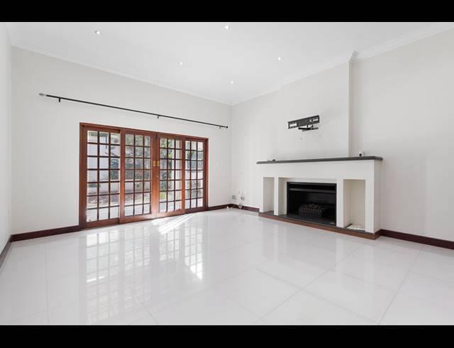 5 BEDROOM HOUSE FOR SALE IN BRYANSTON